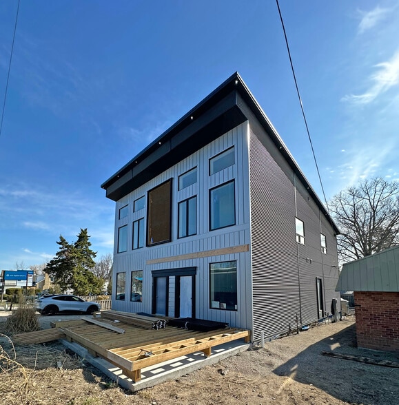 42 Ontario St, Lambton Shores, ON for sale - Building Photo - Image 2 of 12