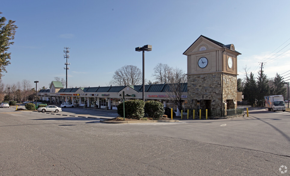 12130-12168 Darnestown Rd, Gaithersburg, MD for lease - Primary Photo - Image 1 of 6