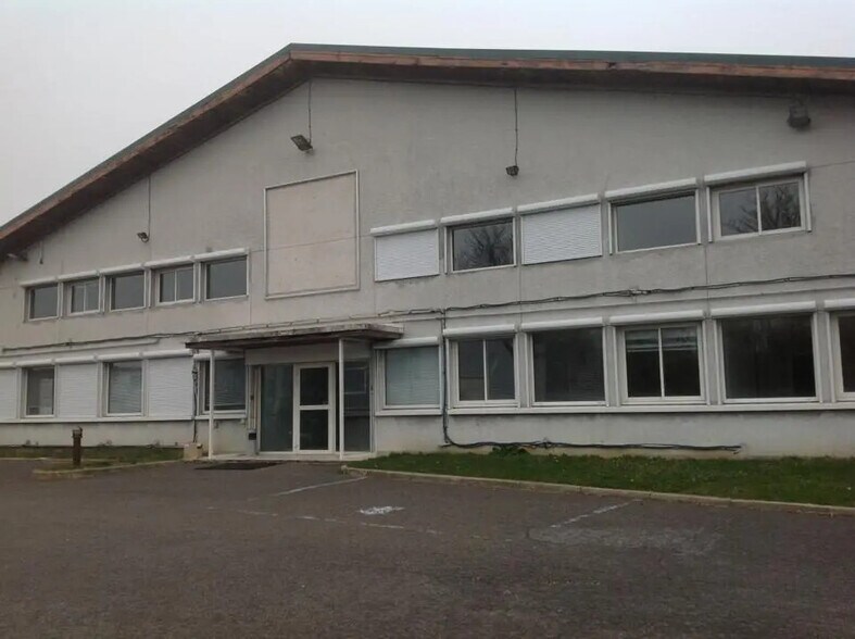 Office in Wissous for lease - Building Photo - Image 2 of 2