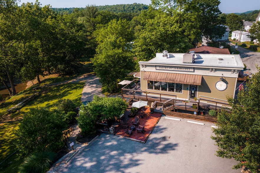 115 Main St, Mount Morris, PA for sale - Primary Photo - Image 1 of 7