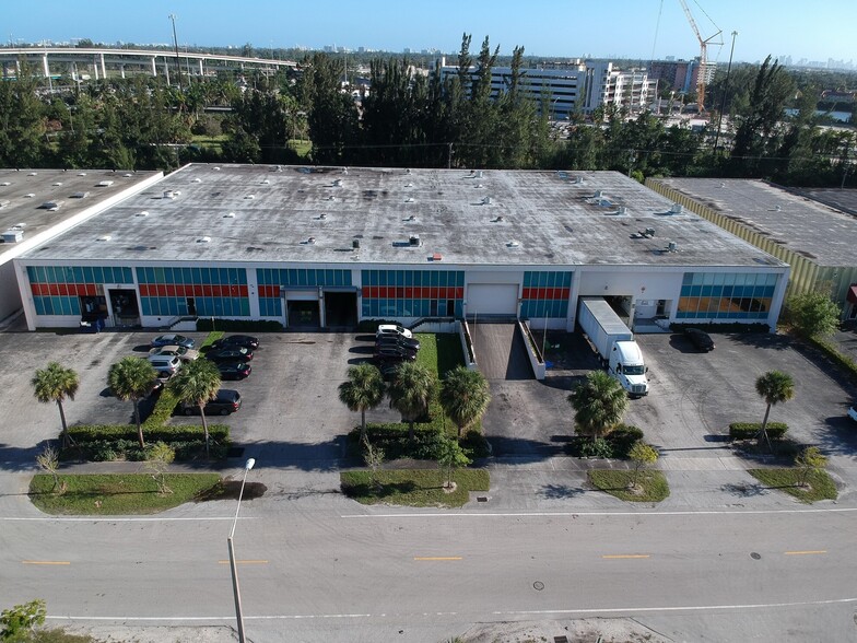 1098-1100 NW 159th Dr, Miami, FL for lease - Building Photo - Image 2 of 8