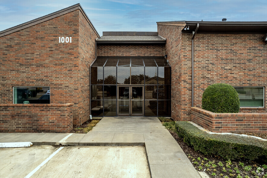 1001 E Buckingham Rd, Richardson, TX for lease - Building Photo - Image 3 of 6