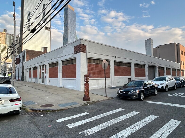 1306 43rd Ave, Long Island City, NY for lease - Building Photo - Image 3 of 7