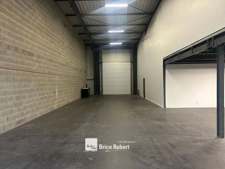 Office in Saint-Priest for lease - Interior Photo - Image 3 of 4