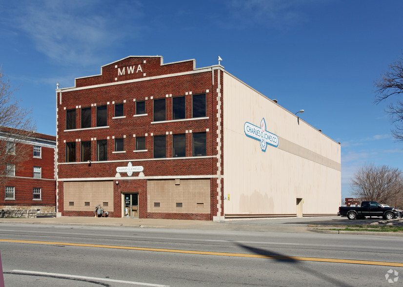 114 W Linwood Blvd, Kansas City, MO for lease - Primary Photo - Image 1 of 7