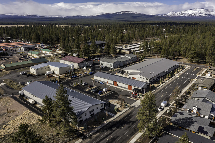 275 W Lundgren Mill Dr, Sisters, OR for lease - Building Photo - Image 3 of 26