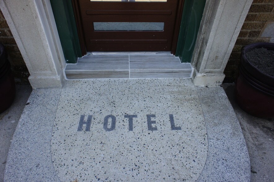 123 W Defee Ave, Baytown, TX 77520 The Del MontLofts & Retail