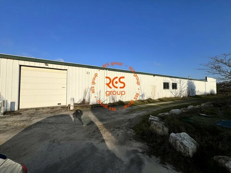 Office in Cadaujac for lease - Building Photo - Image 2 of 12