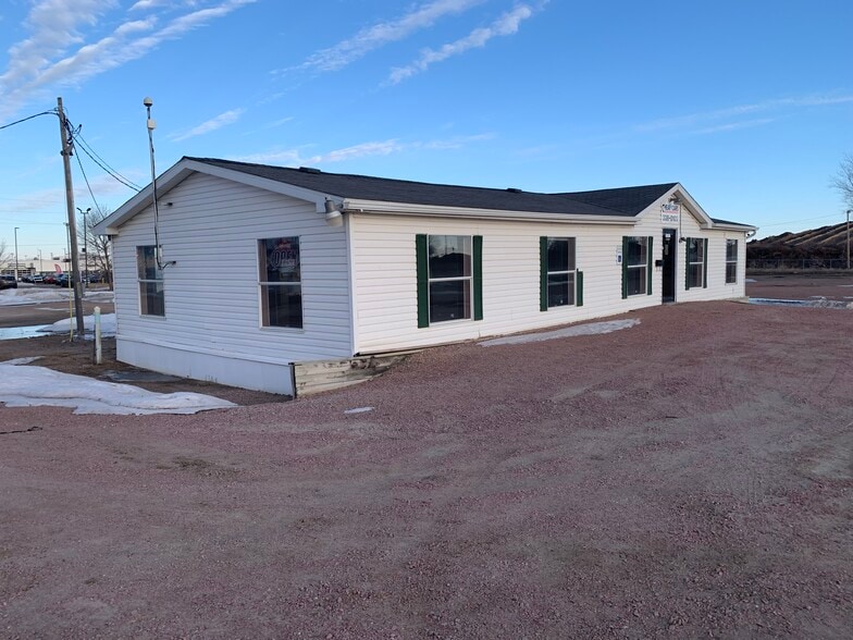 4004 W 12th St, Sioux Falls, SD for lease - Building Photo - Image 2 of 12