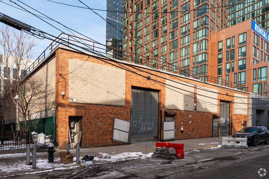 2632 2nd St, Astoria, NY for sale - Primary Photo - Image 1 of 1