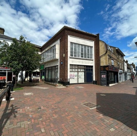 4-6 Market Sq, Waltham Abbey for sale - Building Photo - Image 2 of 7