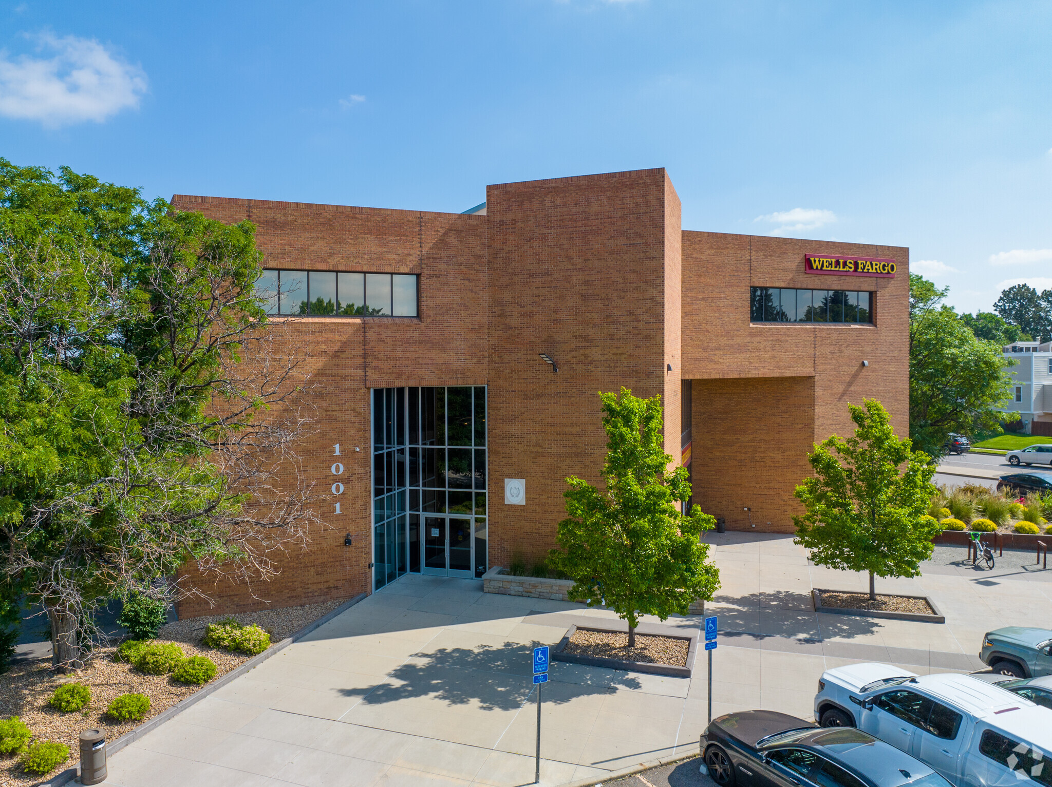 1001 S Monaco Pky, Denver, CO for lease Building Photo- Image 1 of 9