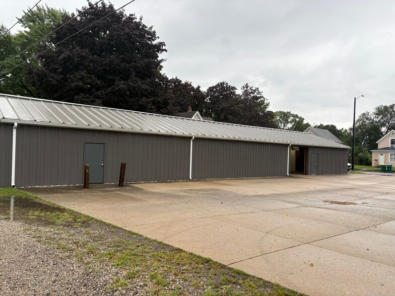 742 E 5th St, Mishawaka, IN for lease - Primary Photo - Image 1 of 10