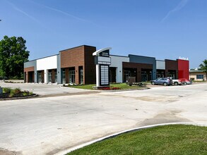 1395 E Henri De Tonti Blvd, Springdale, AR for lease Interior Photo- Image 2 of 11