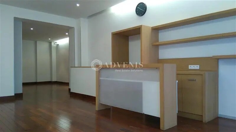 Retail in Paris for lease - Interior Photo - Image 1 of 12