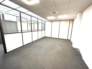 Flex in Pantin for sale Interior Photo- Image 2 of 7