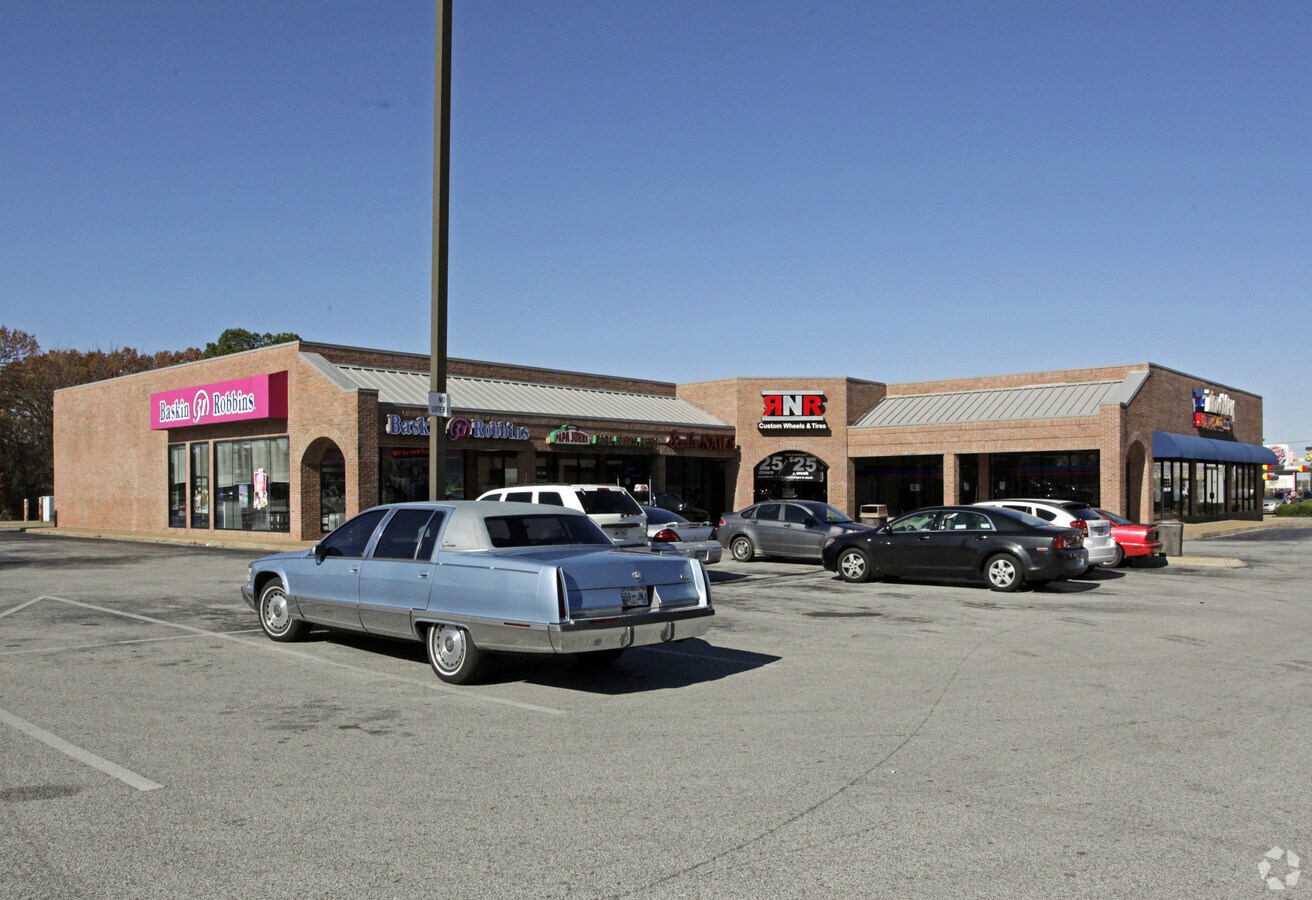 2089 N Highland Ave, Jackson, TN 38305