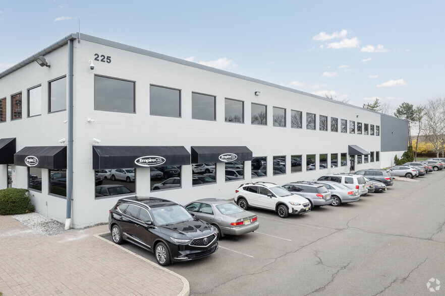 225 Meadowlands Pky, Secaucus, NJ for lease - Building Photo - Image 1 of 5