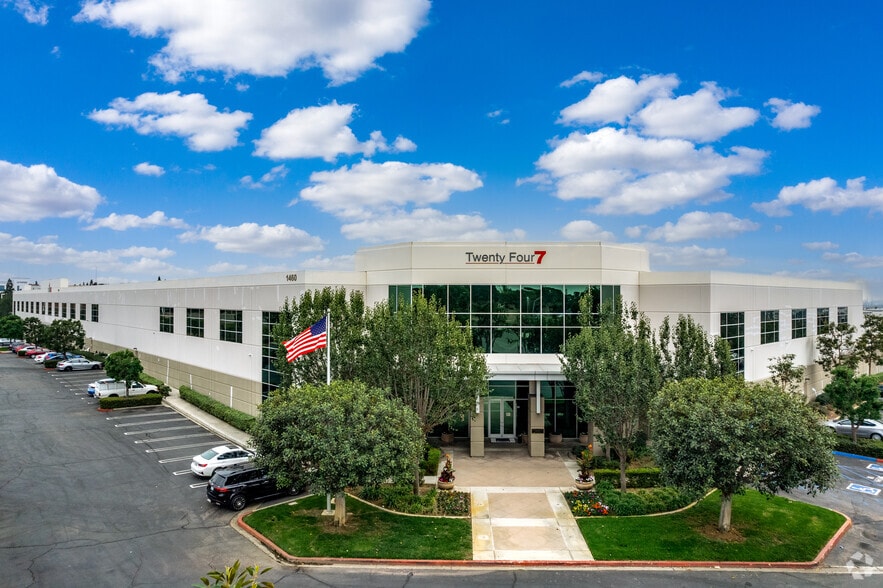 1460-1490 Beachey Pl, Carson, CA for sale - Primary Photo - Image 1 of 1