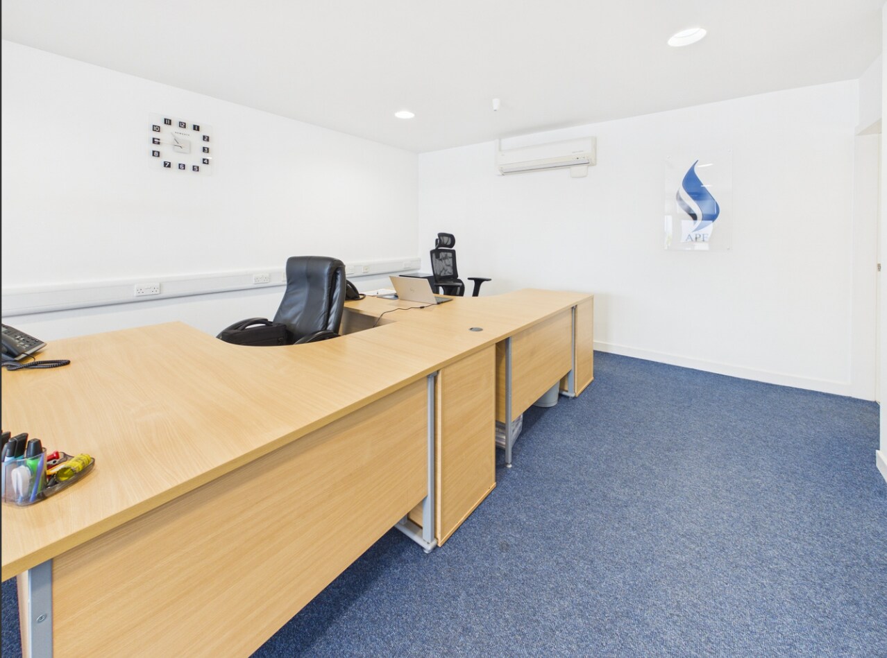 2 Perimeter Rd, Elgin for lease Interior Photo- Image 1 of 6