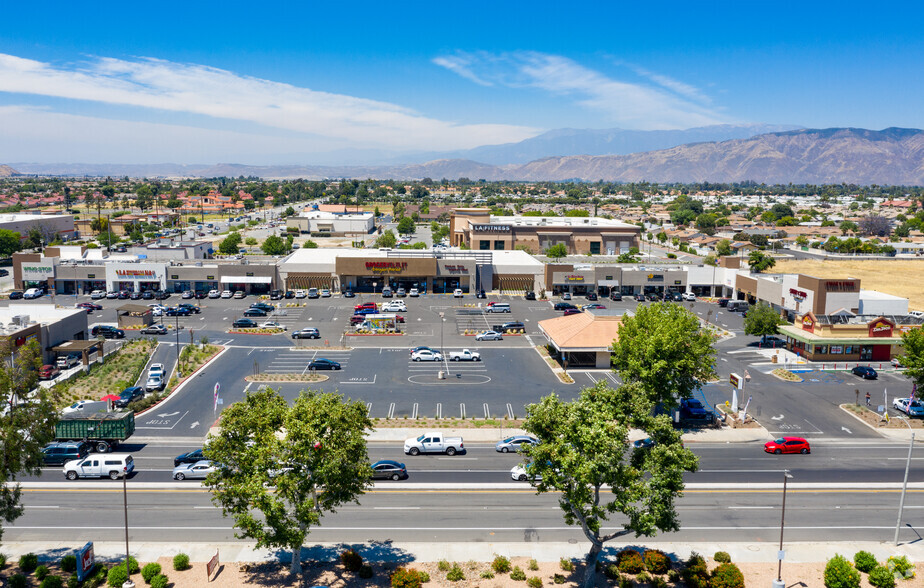 3246 W Florida Ave, Hemet, CA for lease - Building Photo - Image 1 of 6