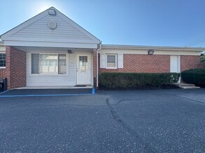 200 E Main St, Smithtown, NY for lease Building Photo- Image 2 of 15