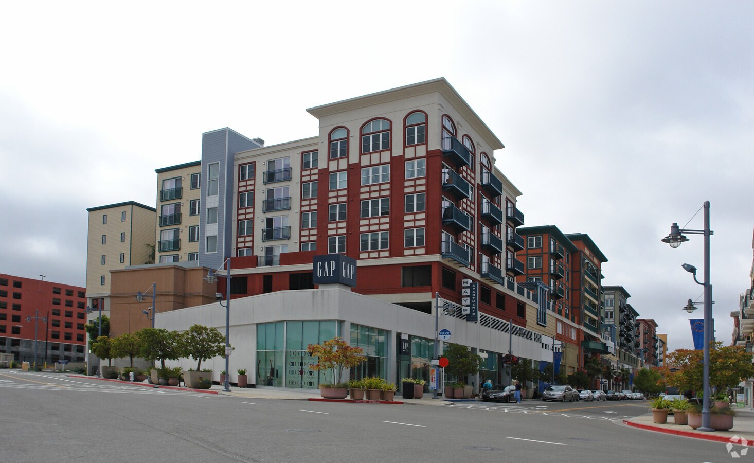 5614 Bay St, Emeryville, CA 94608