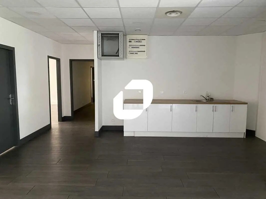 Office in Mérignac for lease Interior Photo- Image 1 of 34