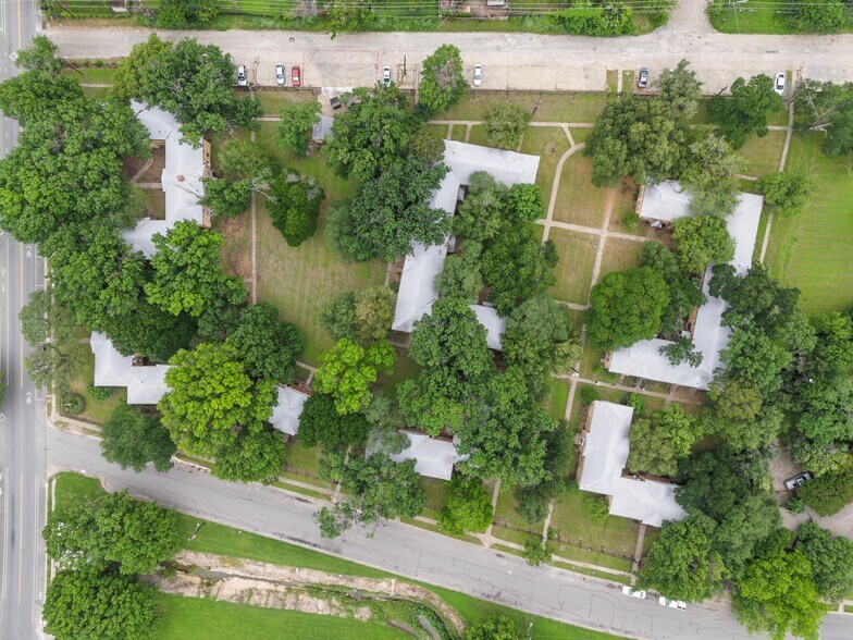 3400 W Brookview Dr, Waco, TX 76710 Brookview Apartments