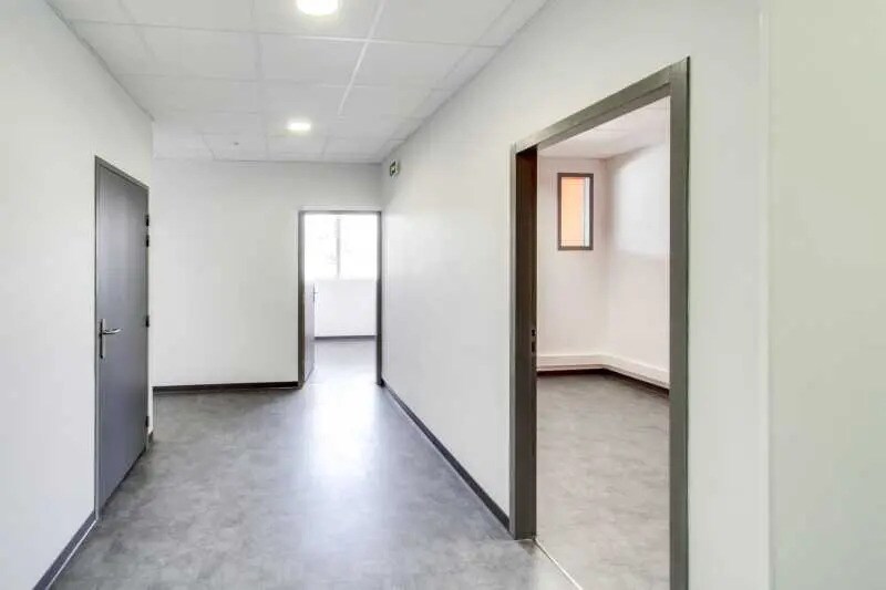 Office in Marseille for lease Interior Photo- Image 1 of 9