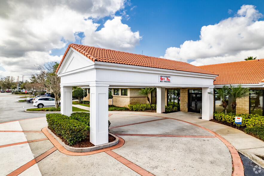 250 N Alafaya Trl, Orlando, FL for lease - Building Photo - Image 3 of 4