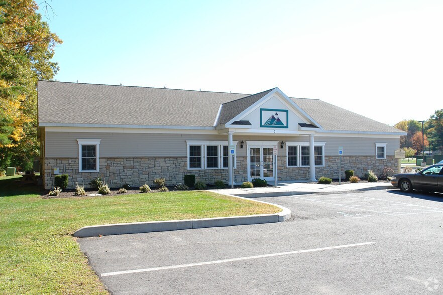 3 Emma Ln, Clifton Park, NY for sale - Primary Photo - Image 1 of 1