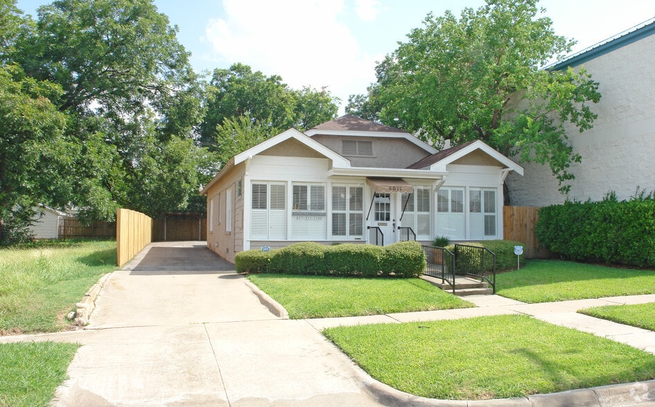 4611 Bryce Ave, Fort Worth, TX for lease - Building Photo - Image 2 of 13