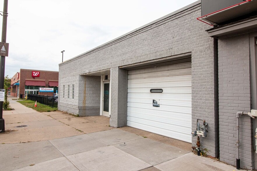 2626 Central Ave NE, Minneapolis, MN for sale - Building Photo - Image 2 of 11