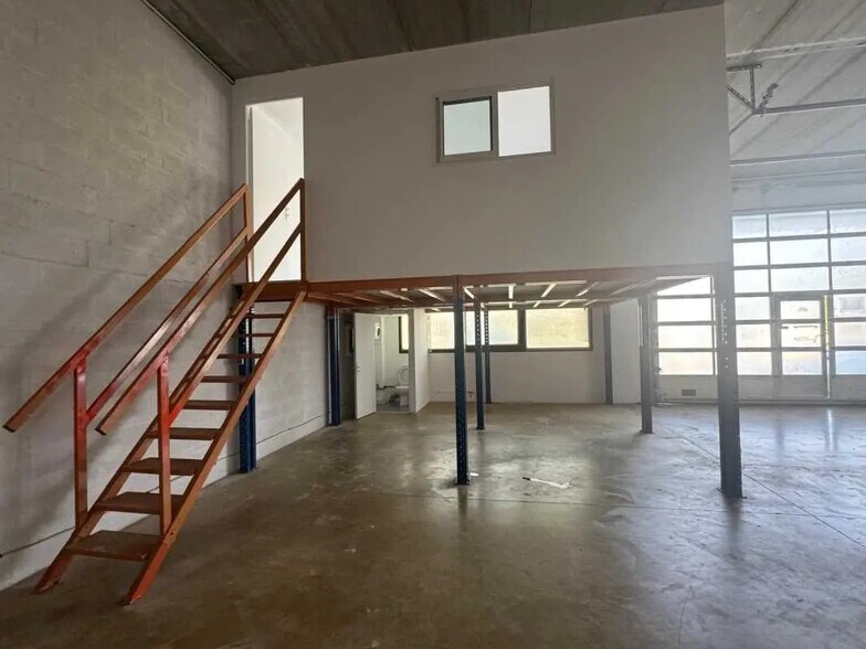 Flex in Villejust for sale - Interior Photo - Image 1 of 8