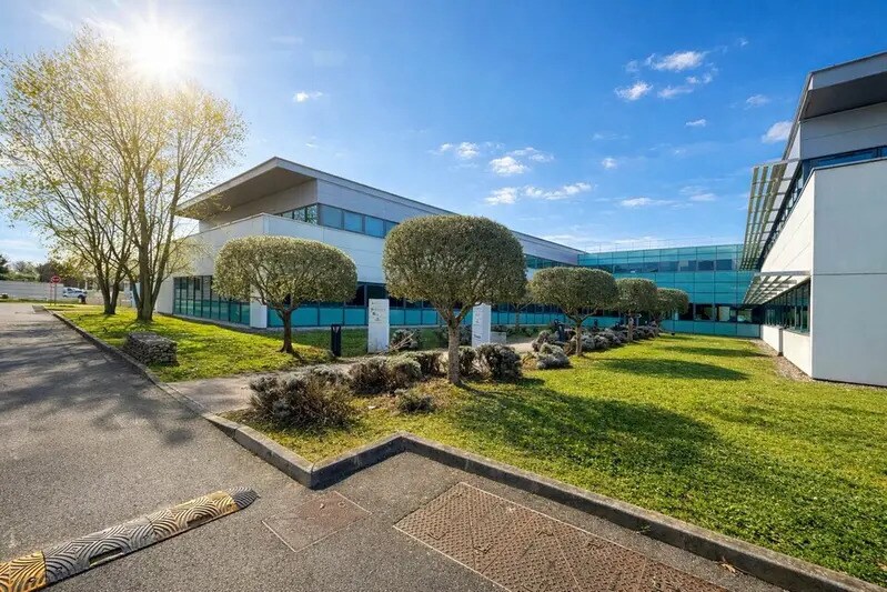 Office in Labège for lease - Building Photo - Image 1 of 11