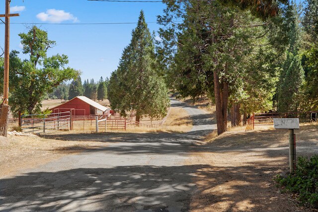 10488 Converse Rd, Coulterville, CA for sale - Building Photo - Image 2 of 16