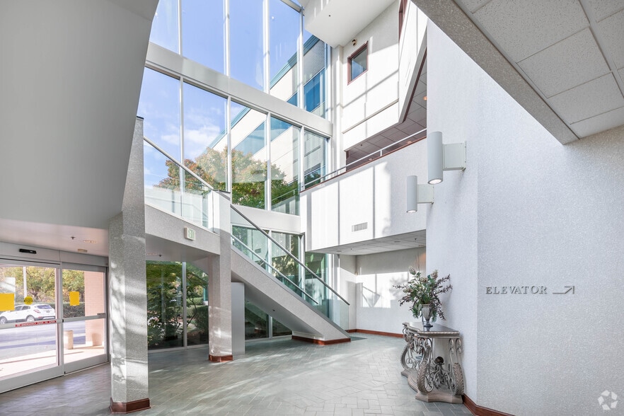 7500 Hugh Daniel Dr, Birmingham, AL for lease - Lobby - Image 3 of 16