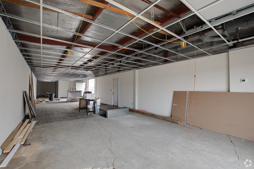 1112-1320 NW 7th St, Rochester, MN for lease - Interior Photo - Image 2 of 78