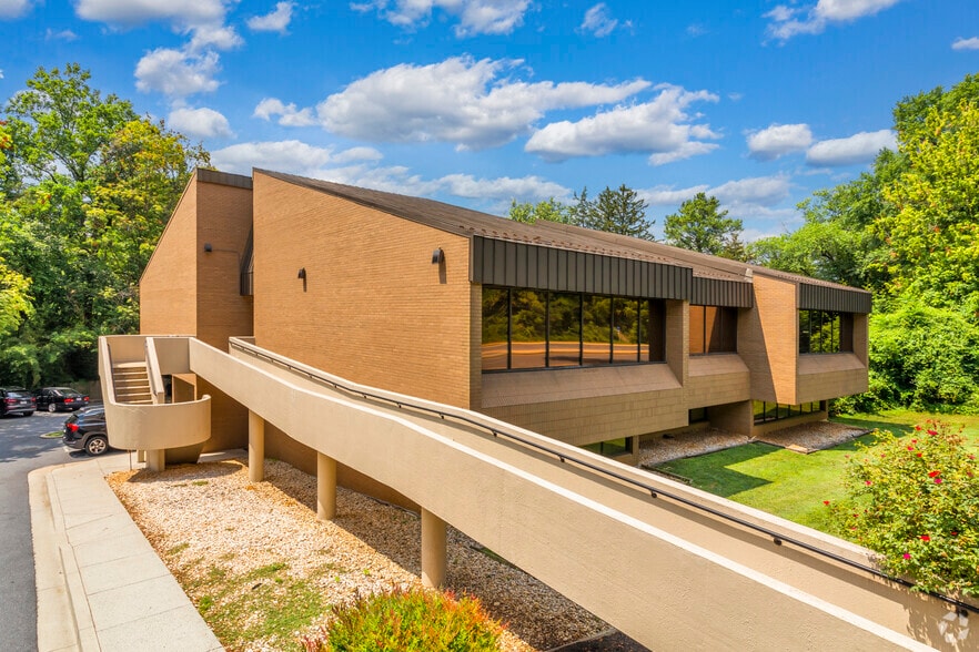 11404 Old Georgetown Rd, Rockville, MD for lease - Building Photo - Image 1 of 5