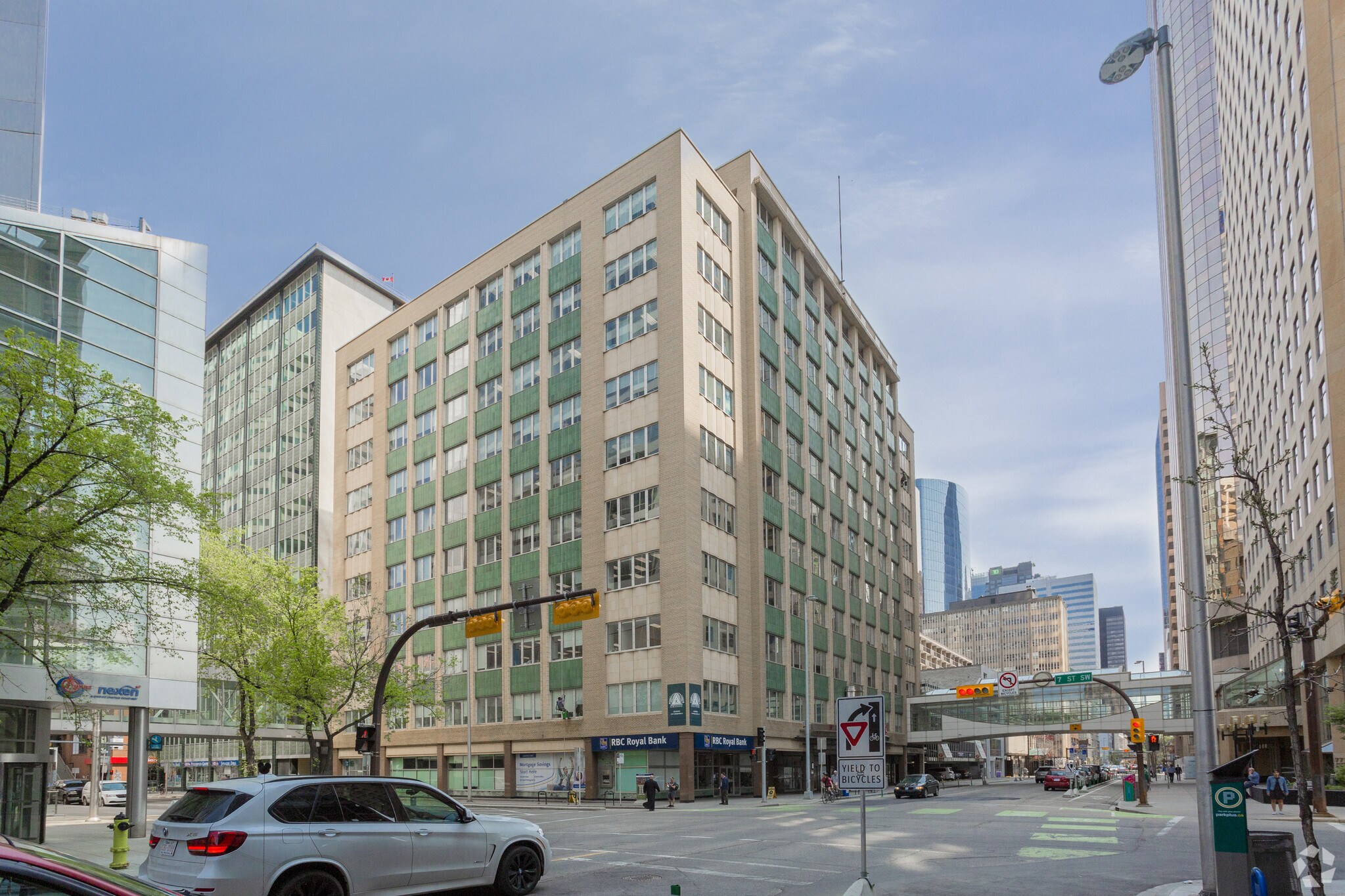 736-8th-ave-sw-calgary-ab-t2p-1h4-loopnet