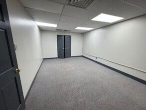 600 Park Dr, Statesville, NC for lease Interior Photo- Image 2 of 9