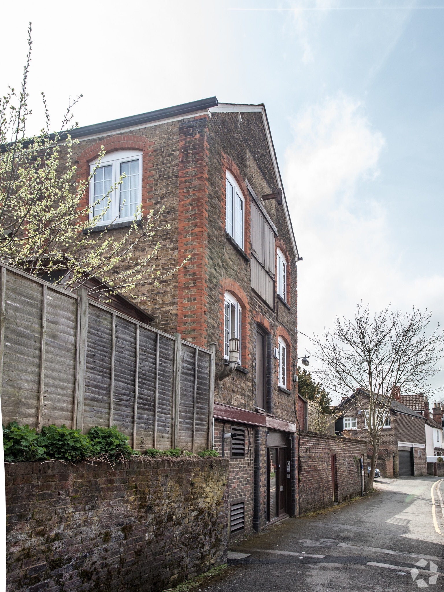 11 Oakdene Rd, Redhill for sale Primary Photo- Image 1 of 1