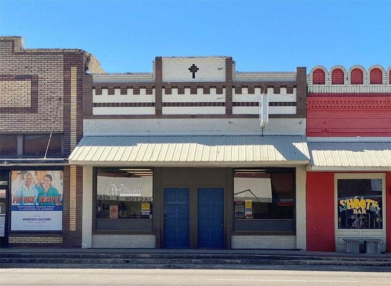 172 W Austin St, Giddings, TX for lease - Building Photo - Image 1 of 3