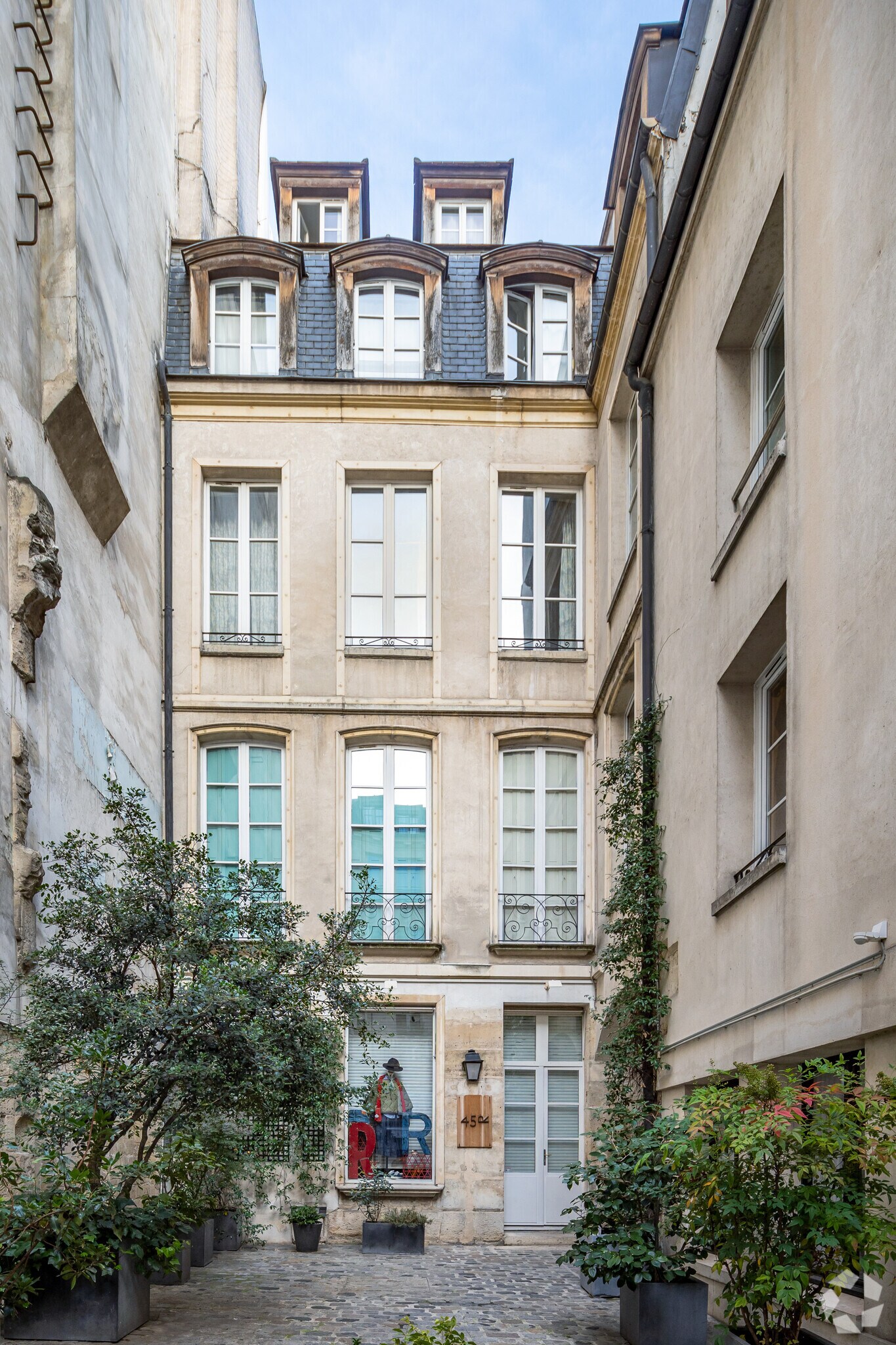 Multifamily in Paris for sale Primary Photo- Image 1 of 2