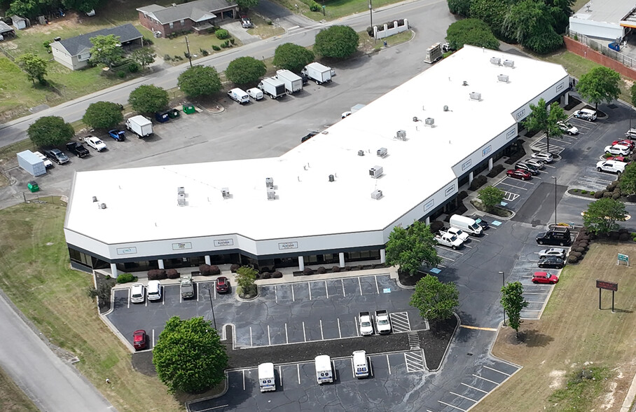 6904 N Main St, Columbia, SC for lease - Building Photo - Image 1 of 5