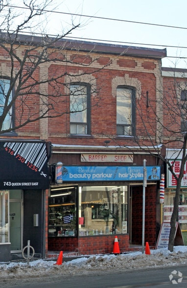 741 Queen St E, Toronto, ON for lease - Primary Photo - Image 1 of 3