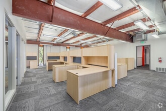 711 6th Ave N, Seattle, WA for lease Interior Photo- Image 2 of 4