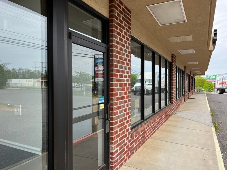 2445 E Washington Ave, Vinton, VA for lease - Building Photo - Image 3 of 3