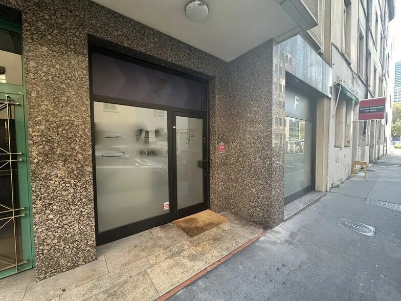 Office in Lyon for lease - Building Photo - Image 1 of 4
